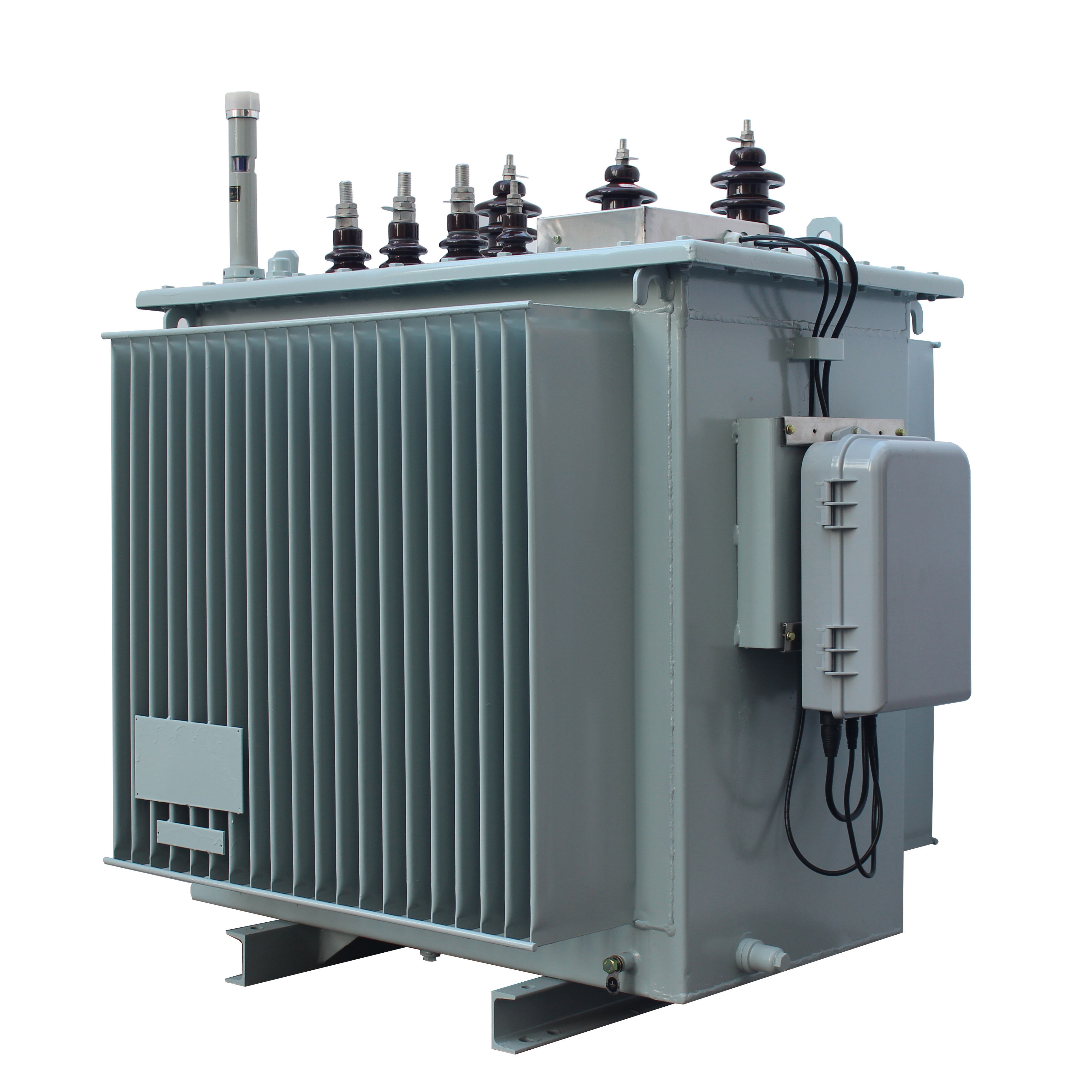 High overload distribution transformer